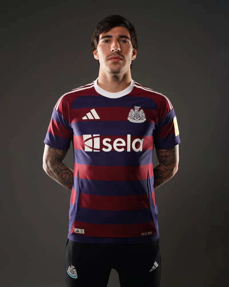 1679164_CFA0CC9E-6FD4-27B6-6D1E-3FE5E70605D4