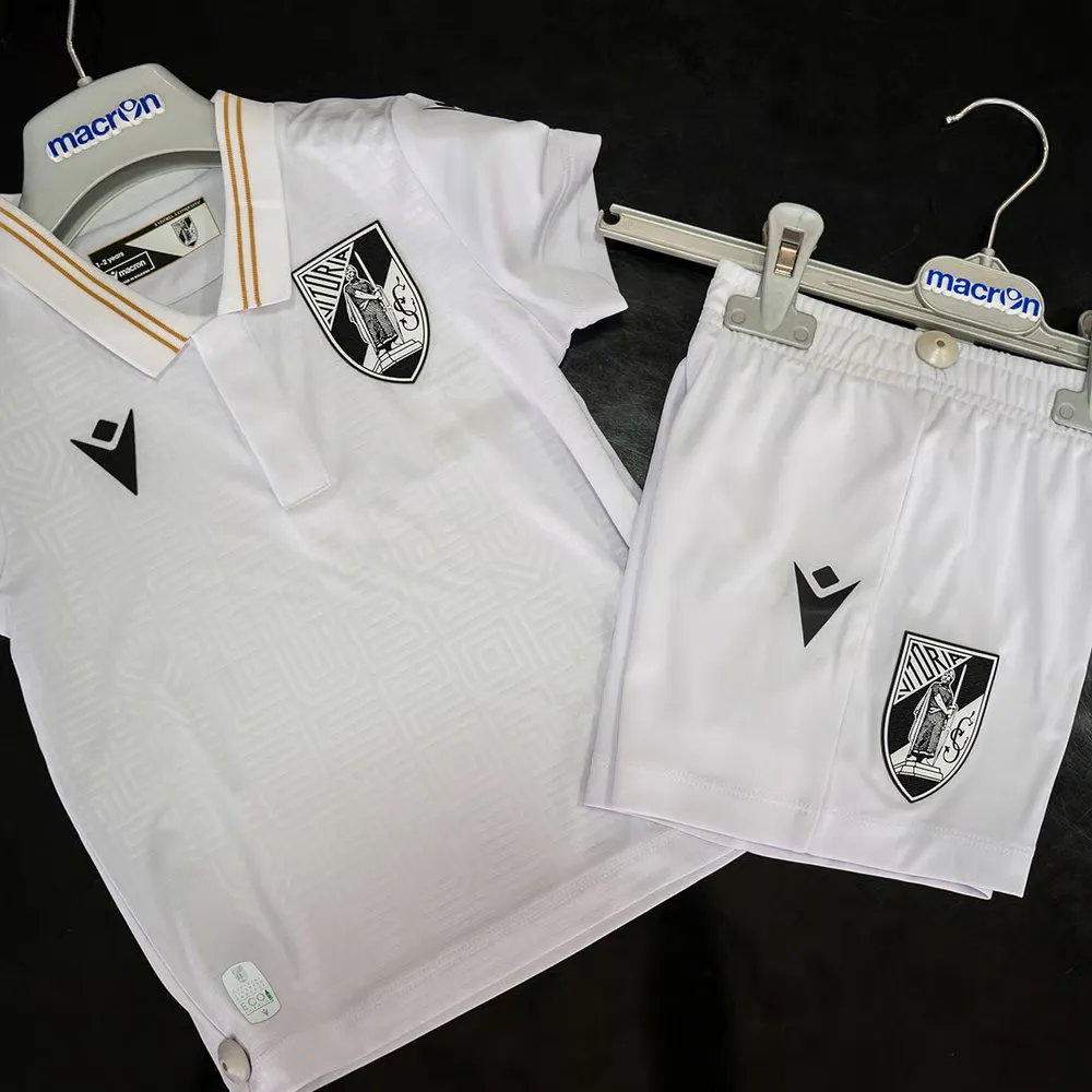 Kit domicile enfant Vitória SC 2024/25