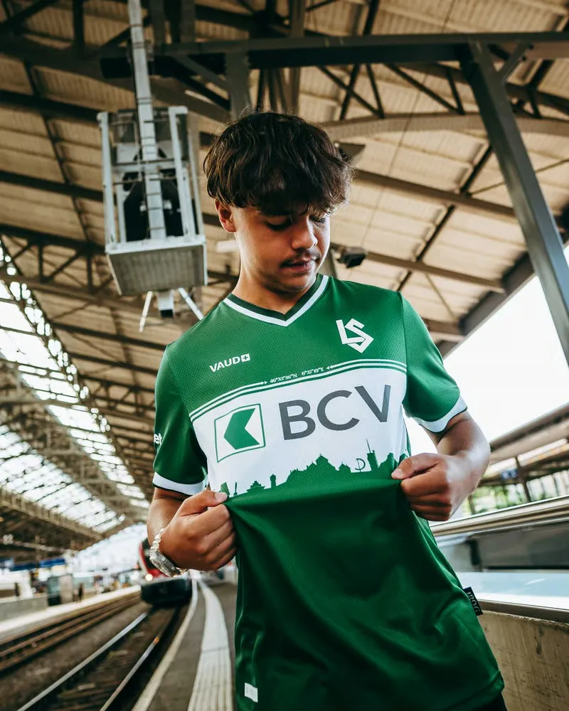 T-shirt extérieur enfant FC Lausanne-Sport 2024/25 – Image 2