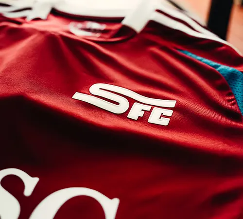 T-shirt domicile de la saison 2024/25 de l’équipe enfant du Servette FC – Image 3