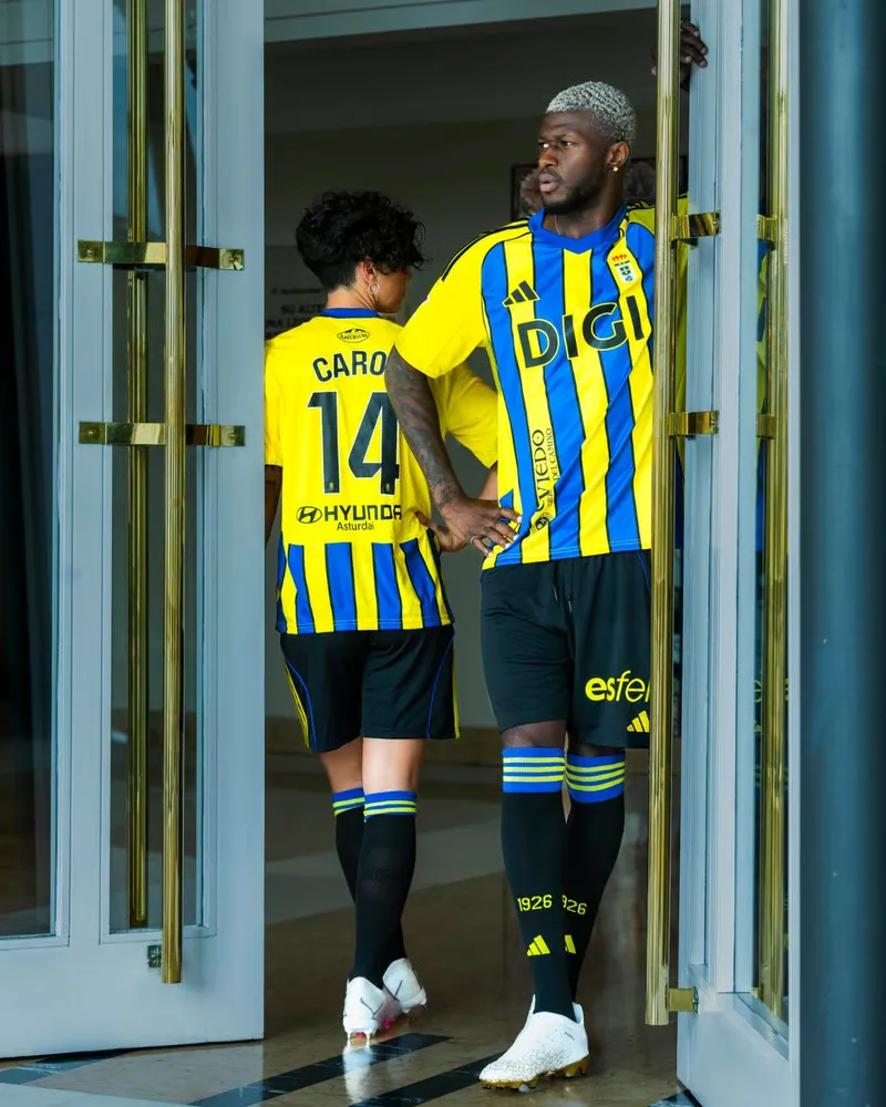 1688039_FF4A1A97-0224-094B-4E18-B2DFF3614729