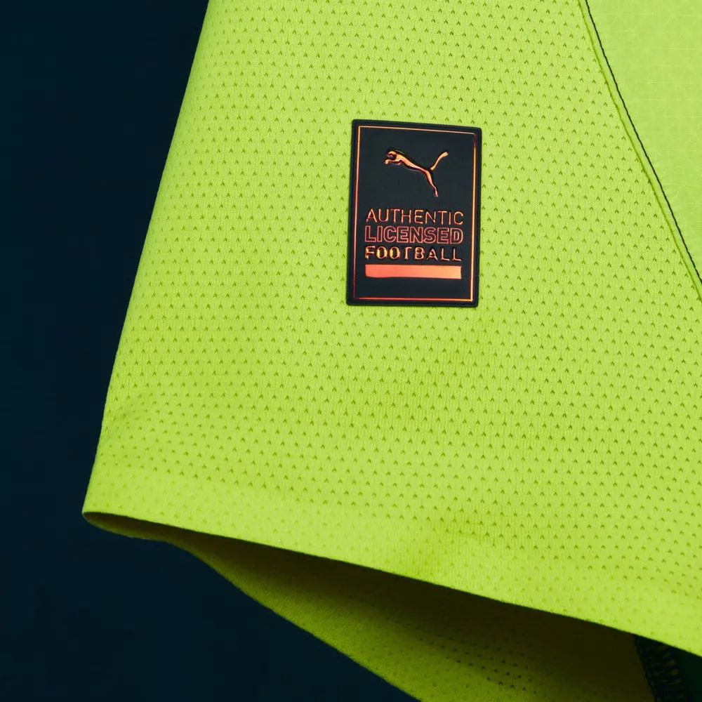 2580920_270085F1-202F-21AD-D427-31FF6B6C92D1