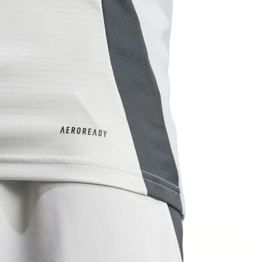 2581095_2AEA9787-856C-6433-F022-DB83085A299E