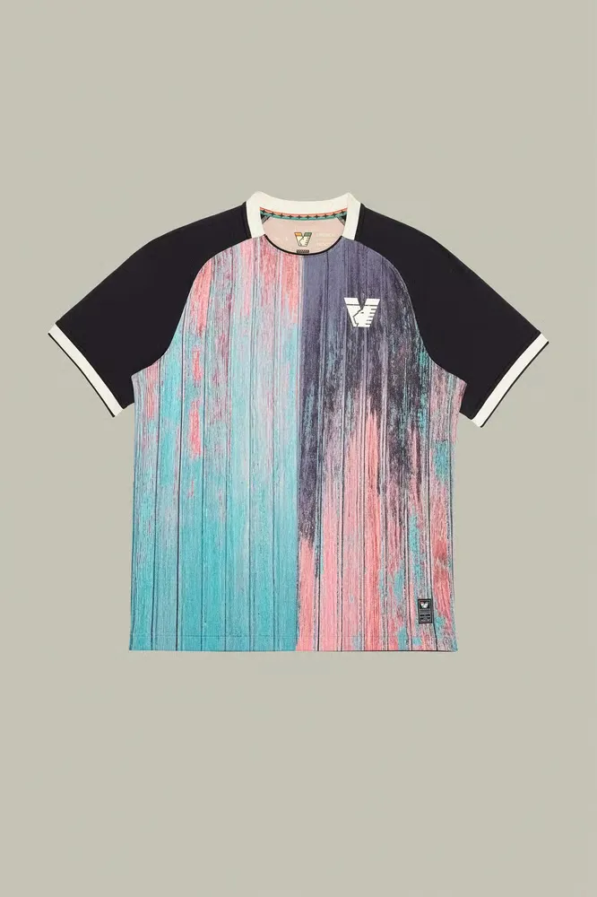 2581593_CA614C50-7937-50FF-6B97-76A50C9F00A6