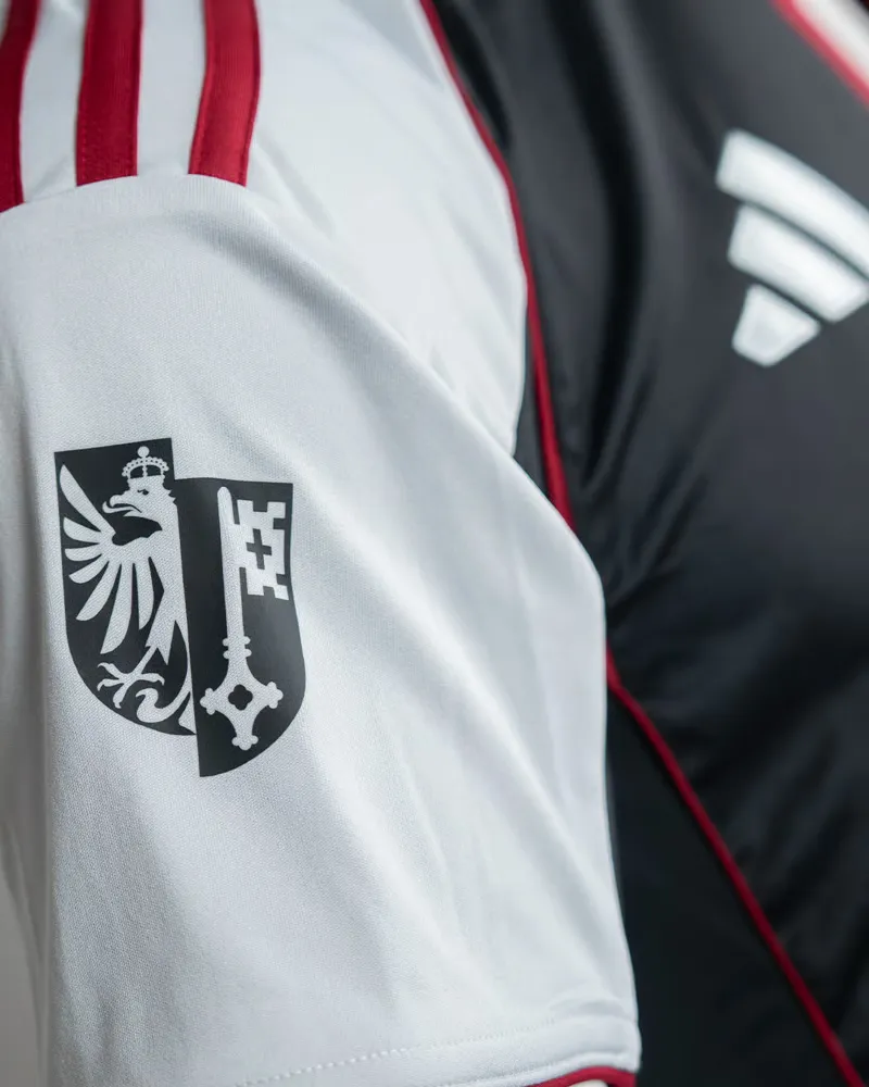 2581674_F3C3D561-0B57-6D54-C971-E427B3CDC765